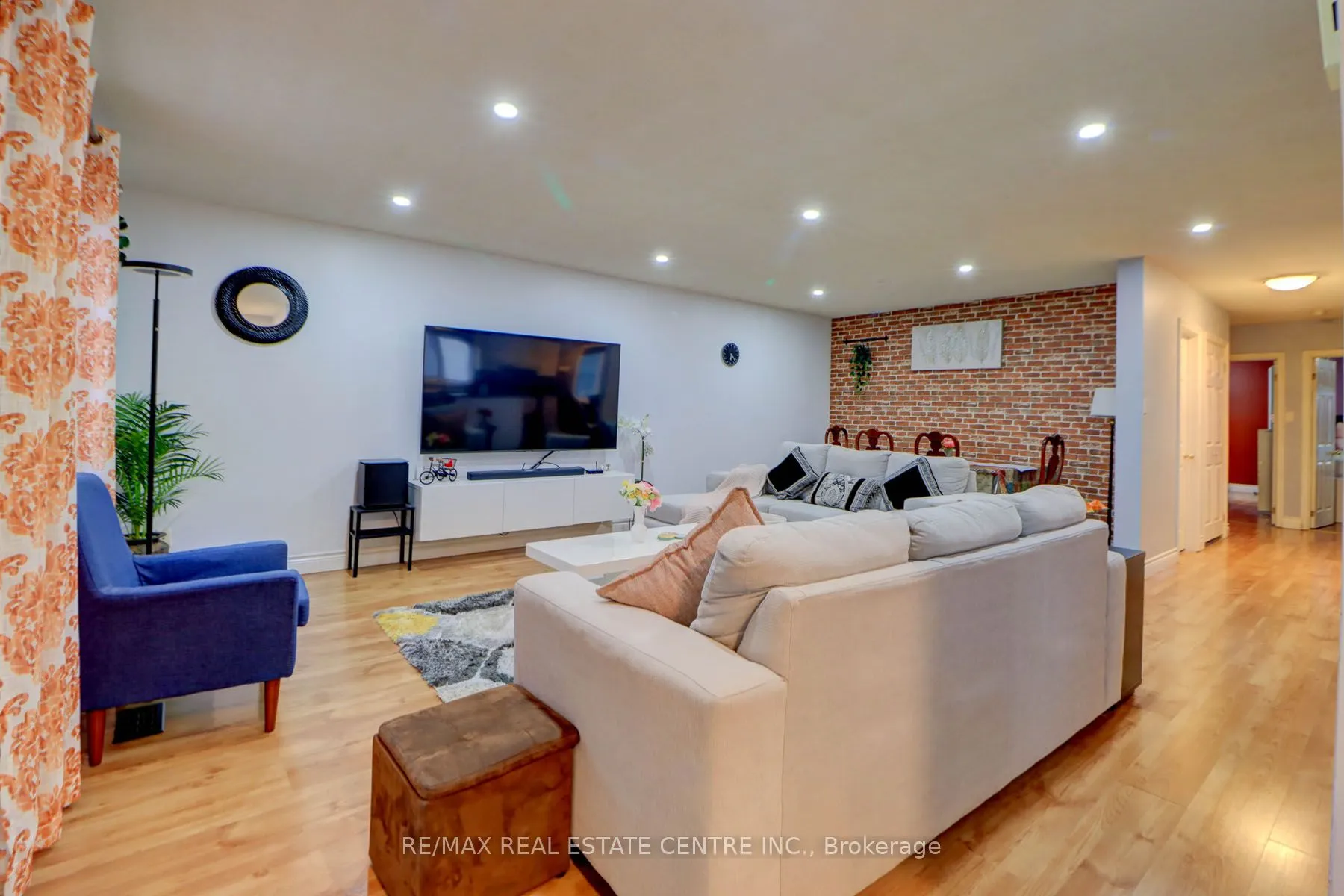 282B Brock Street W