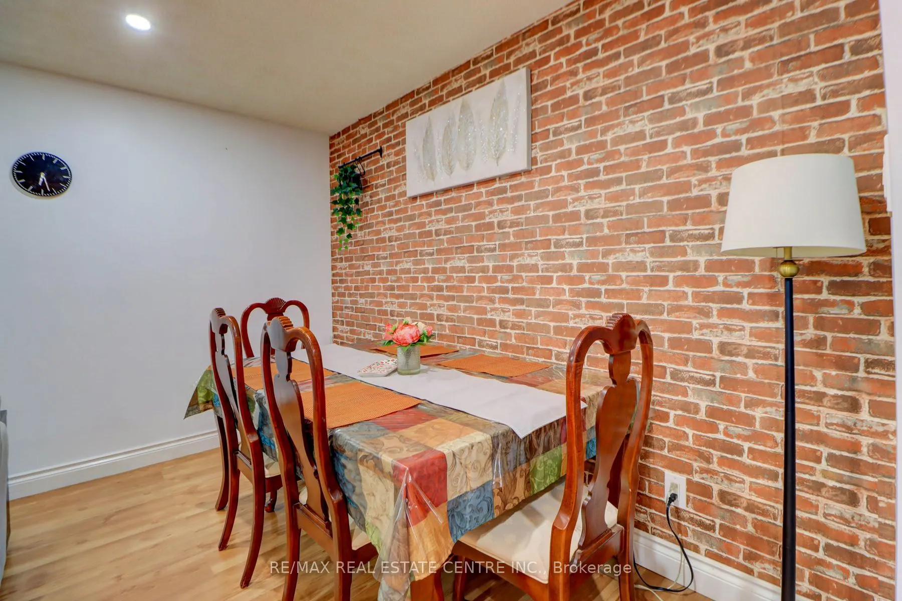 282B Brock Street W