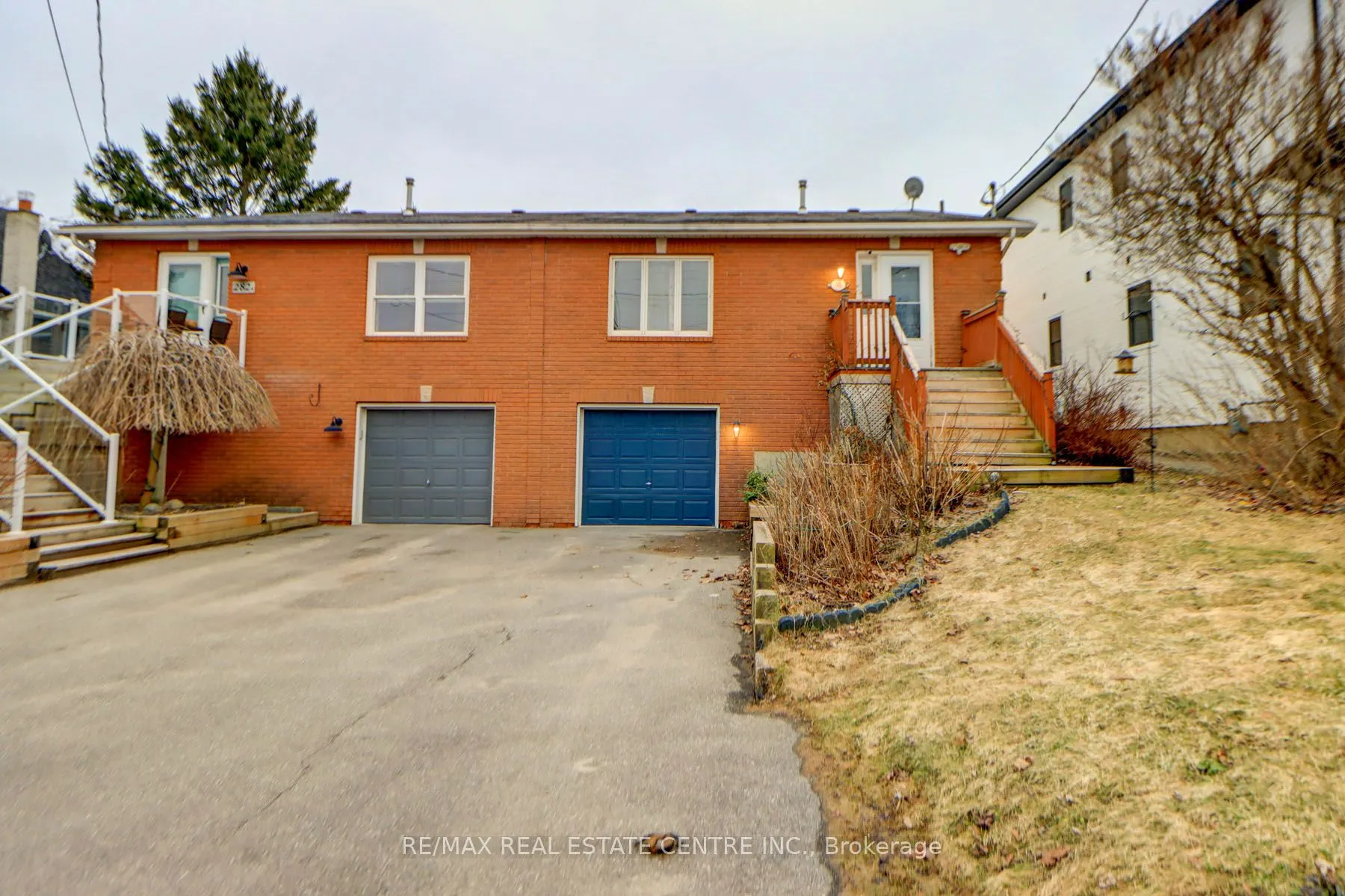 282B Brock Street W