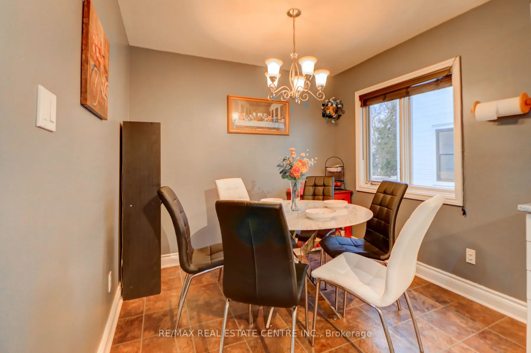 282B Brock Street W