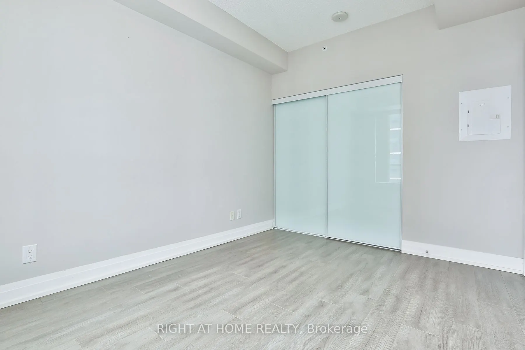 7165 Yonge Street, #1505