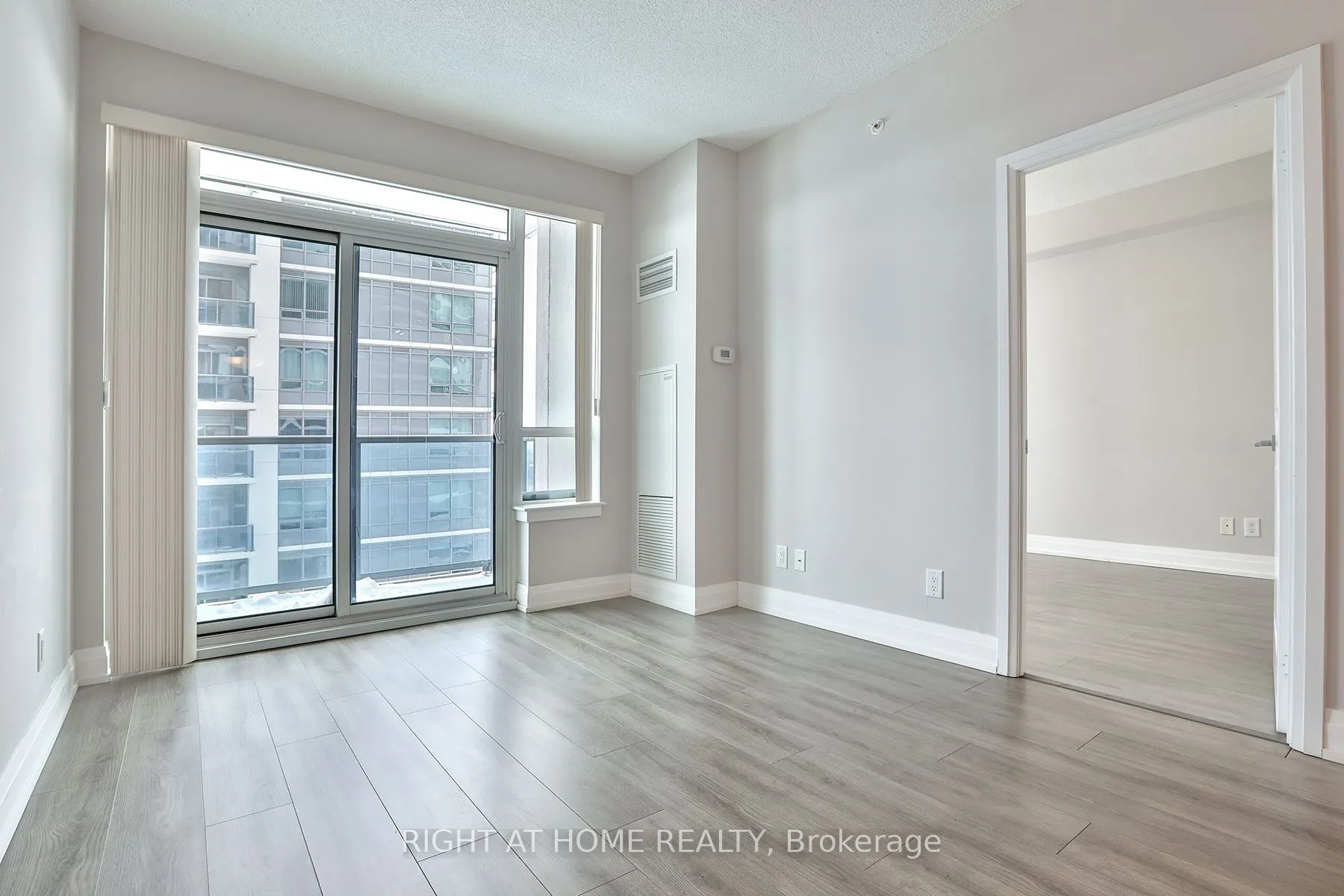 7165 Yonge Street, #1505