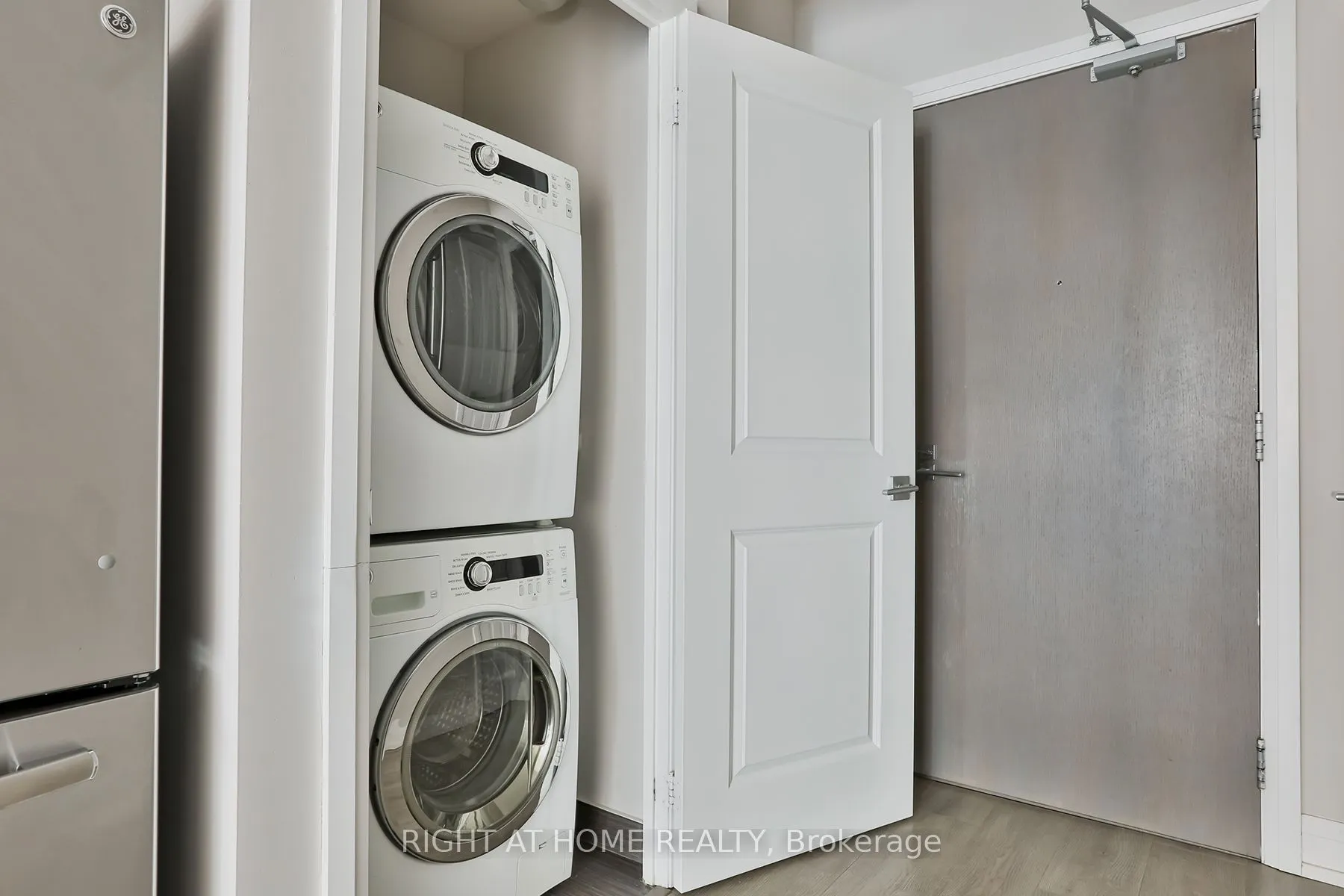 7165 Yonge Street, #1505