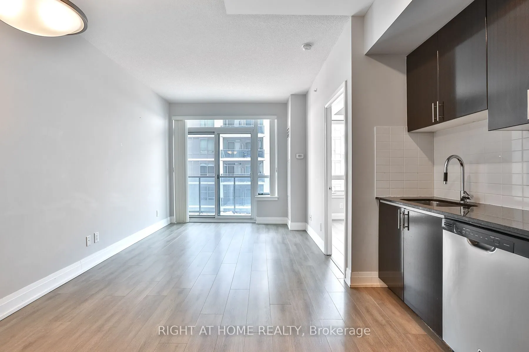 7165 Yonge Street, #1505