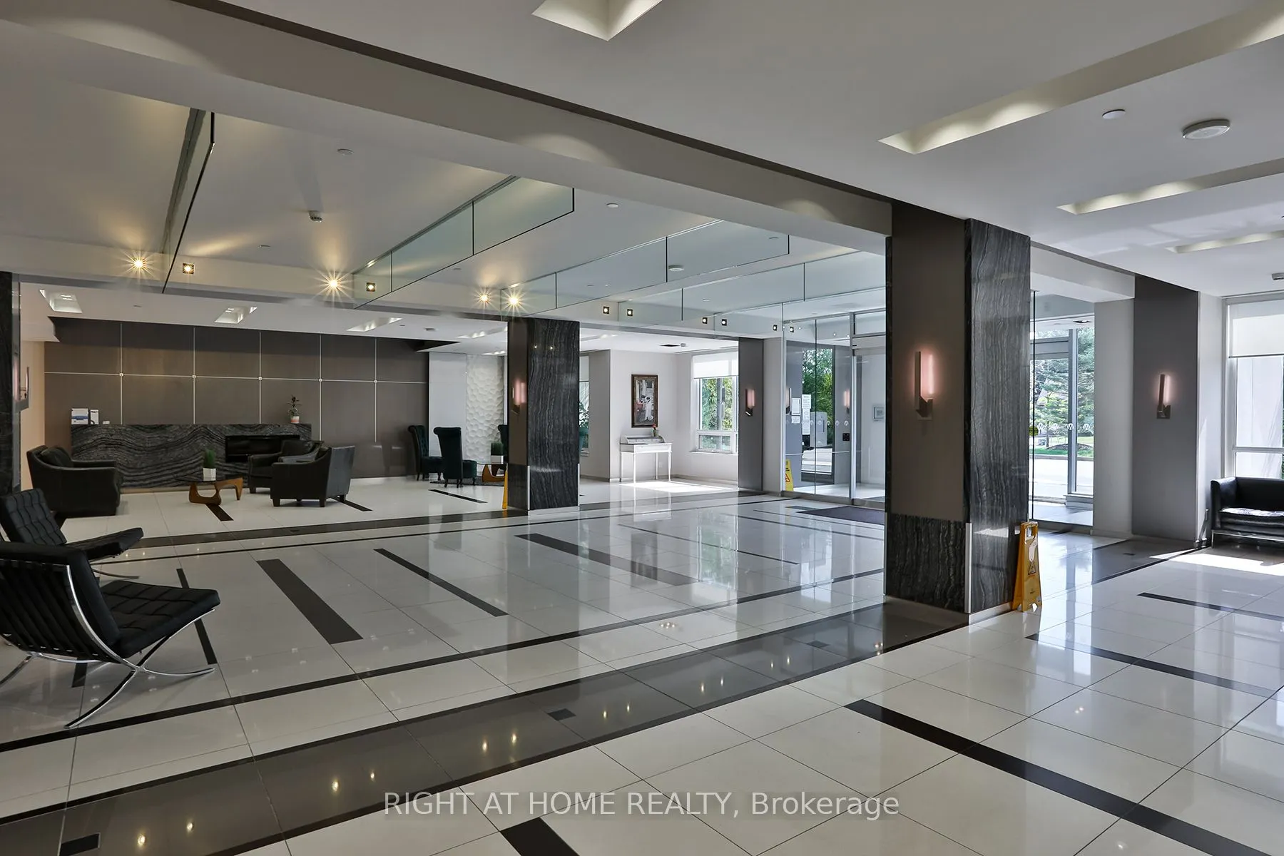 7165 Yonge Street, #1505