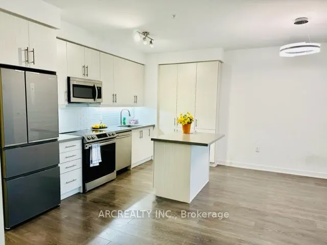 75 Oneida Crescent W, #201