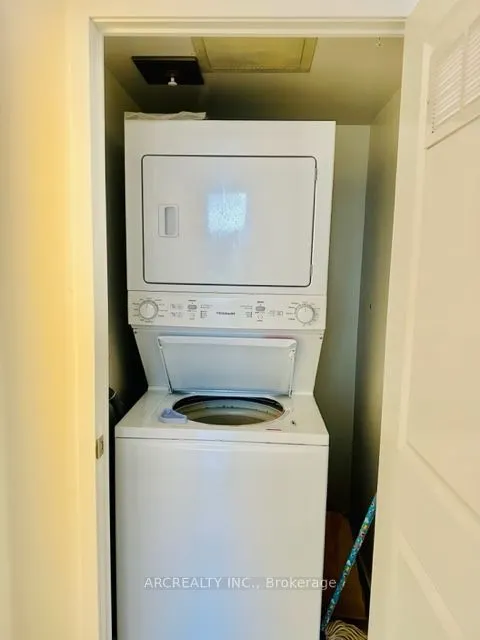 75 Oneida Crescent W, #201