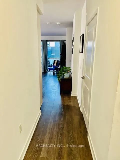 75 Oneida Crescent W, #201