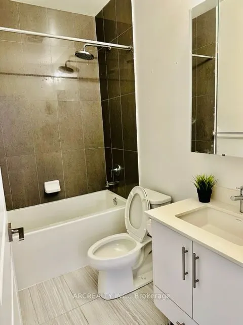 75 Oneida Crescent W, #201