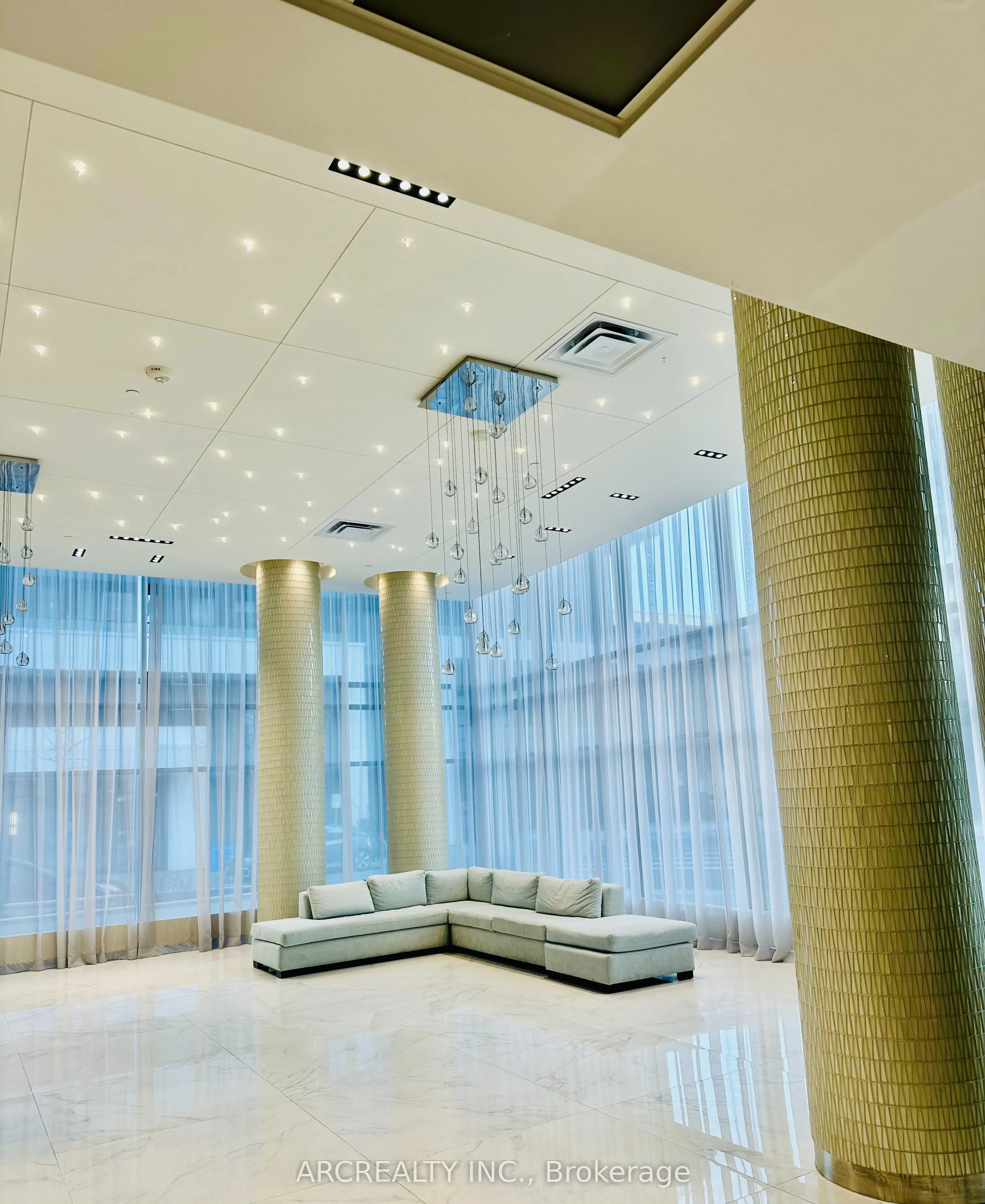 75 Oneida Crescent W, #201