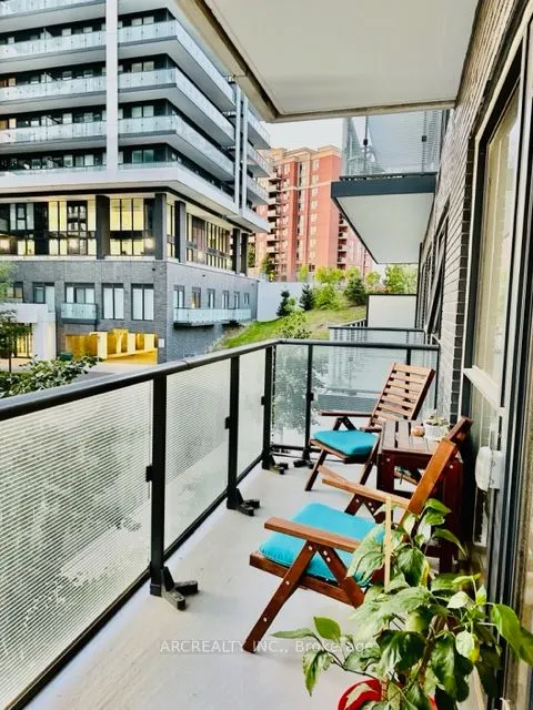 75 Oneida Crescent W, #201