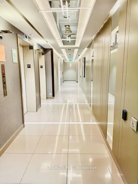 75 Oneida Crescent W, #201