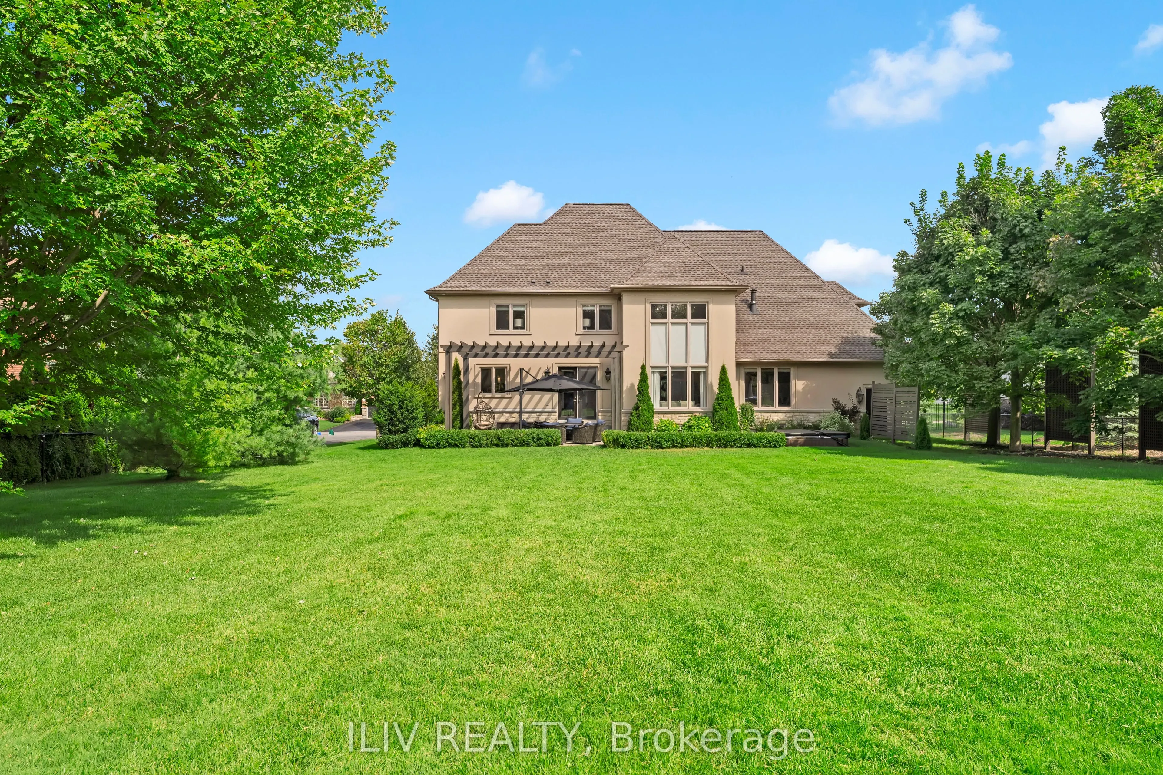 41 Country Club Crescent