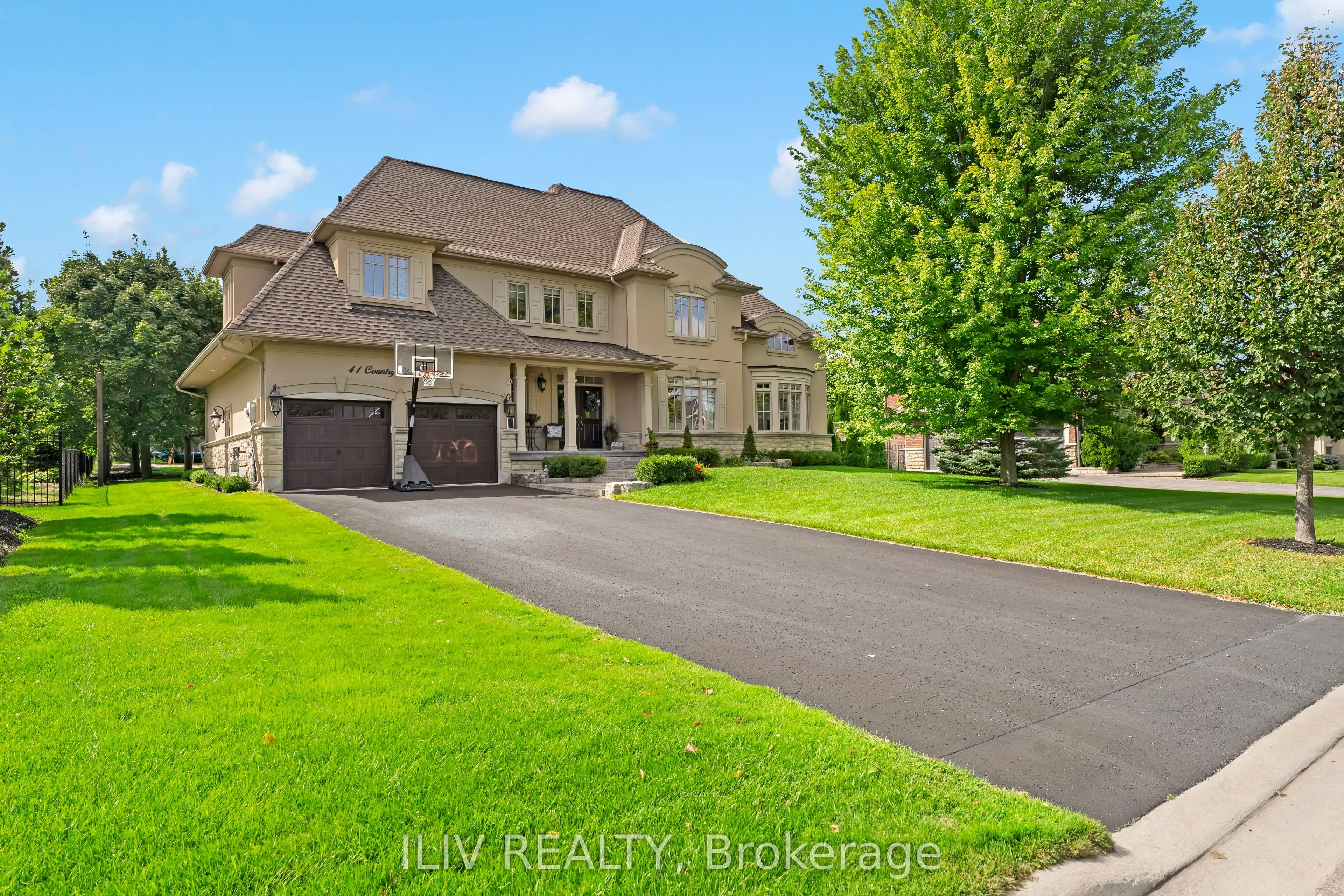 41 Country Club Crescent