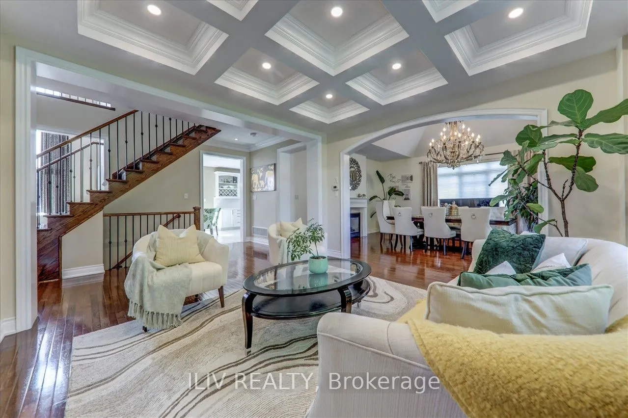41 Country Club Crescent
