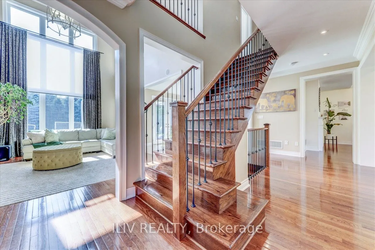 41 Country Club Crescent