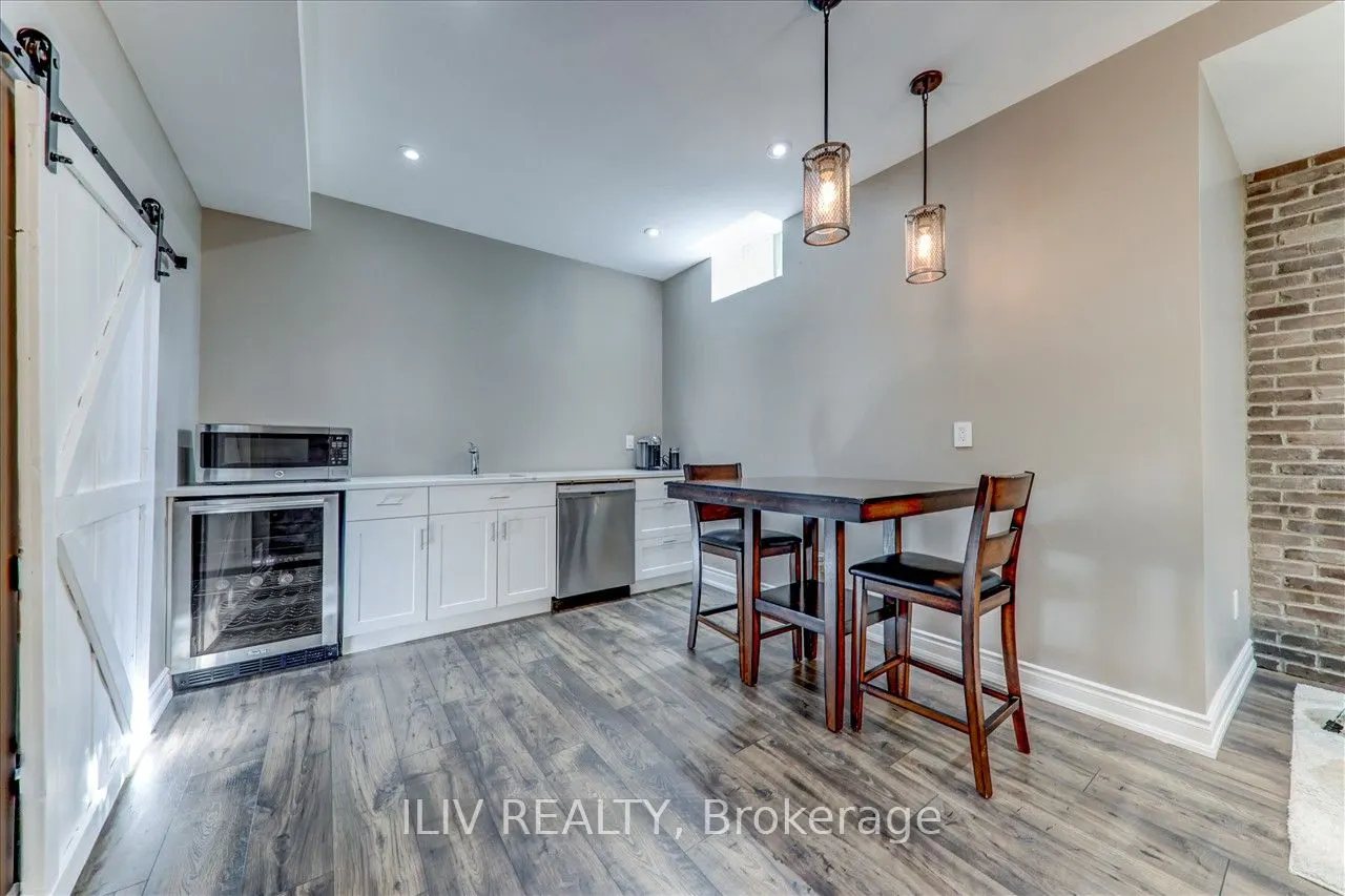 41 Country Club Crescent
