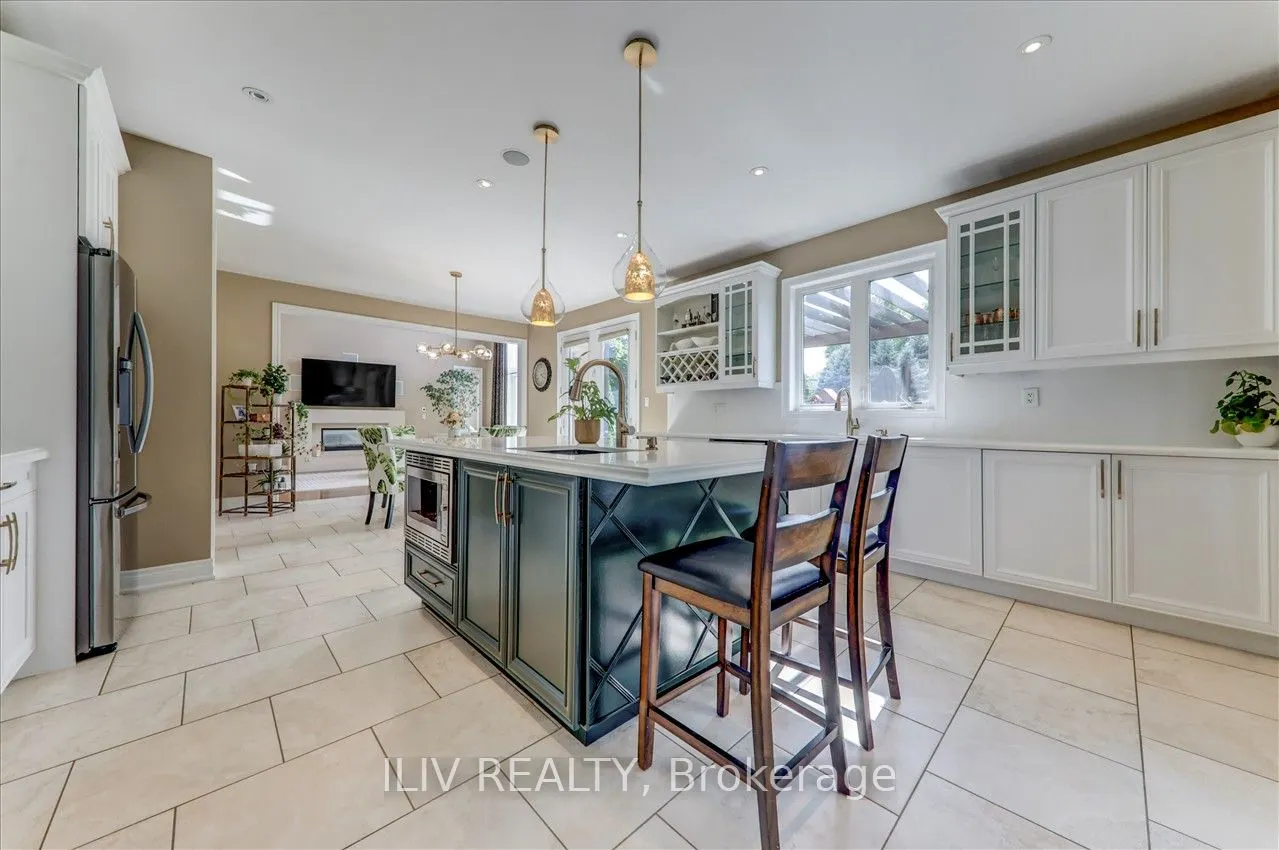 41 Country Club Crescent