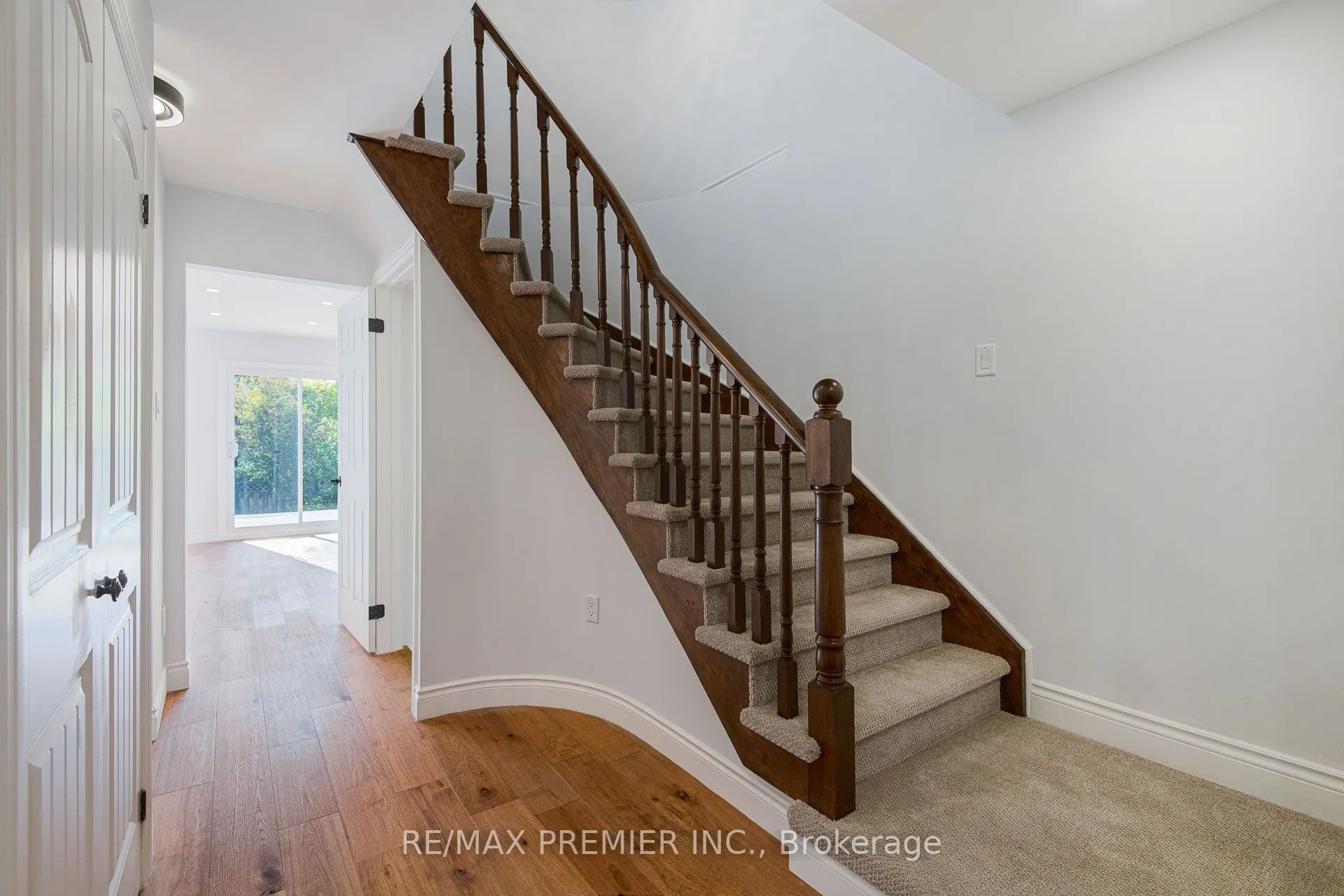 23 Sunbird Boulevard