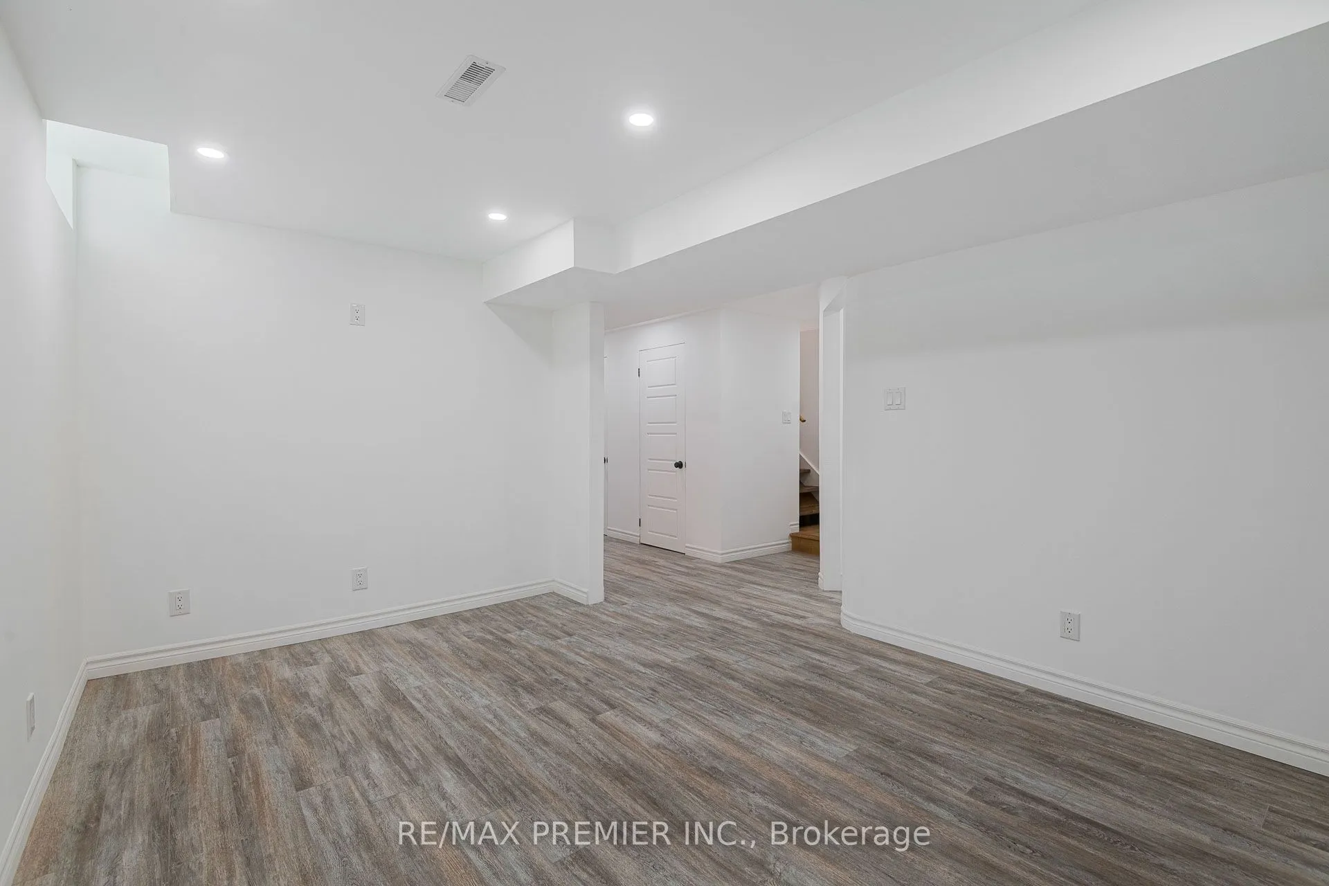 23 Sunbird Boulevard