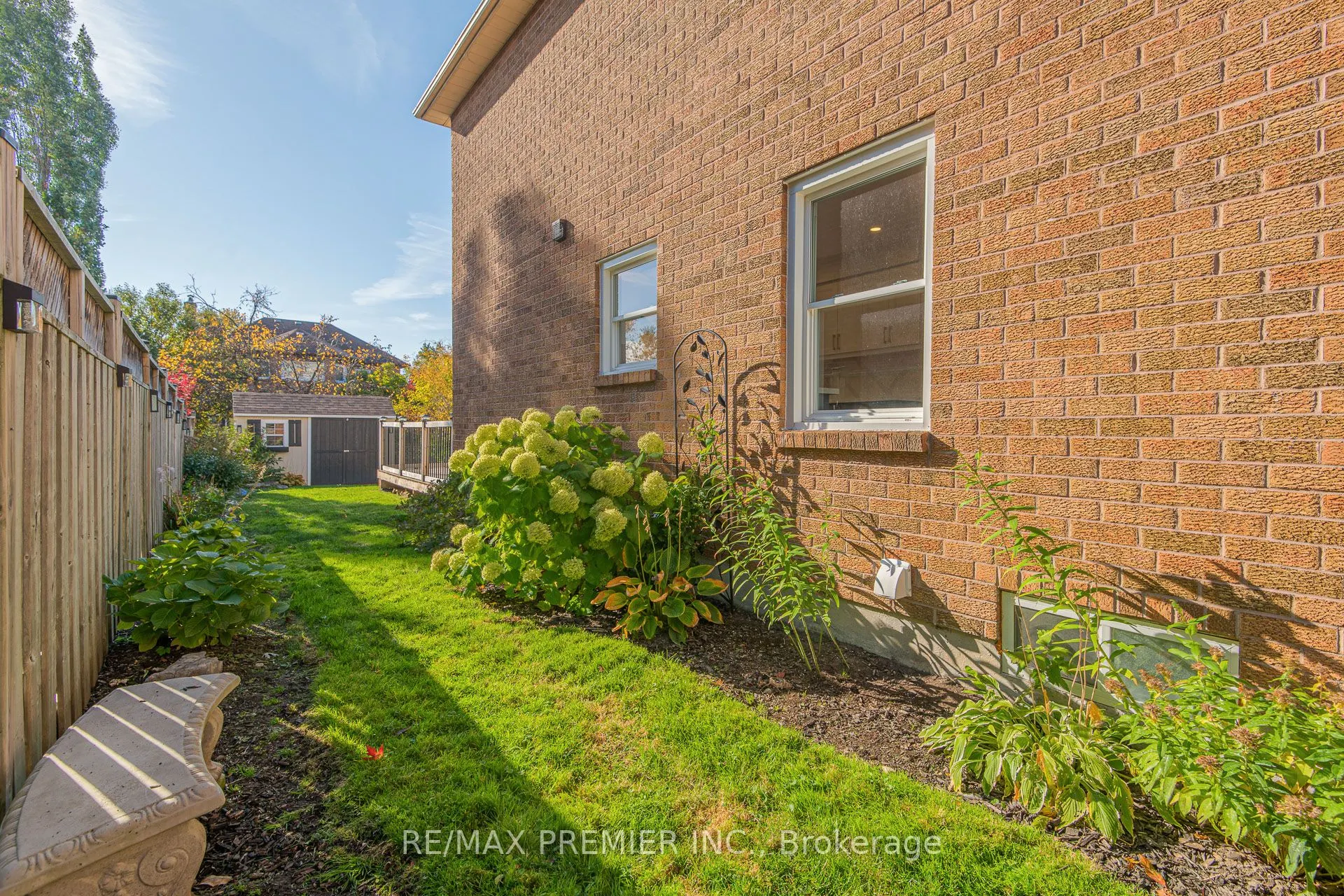 23 Sunbird Boulevard