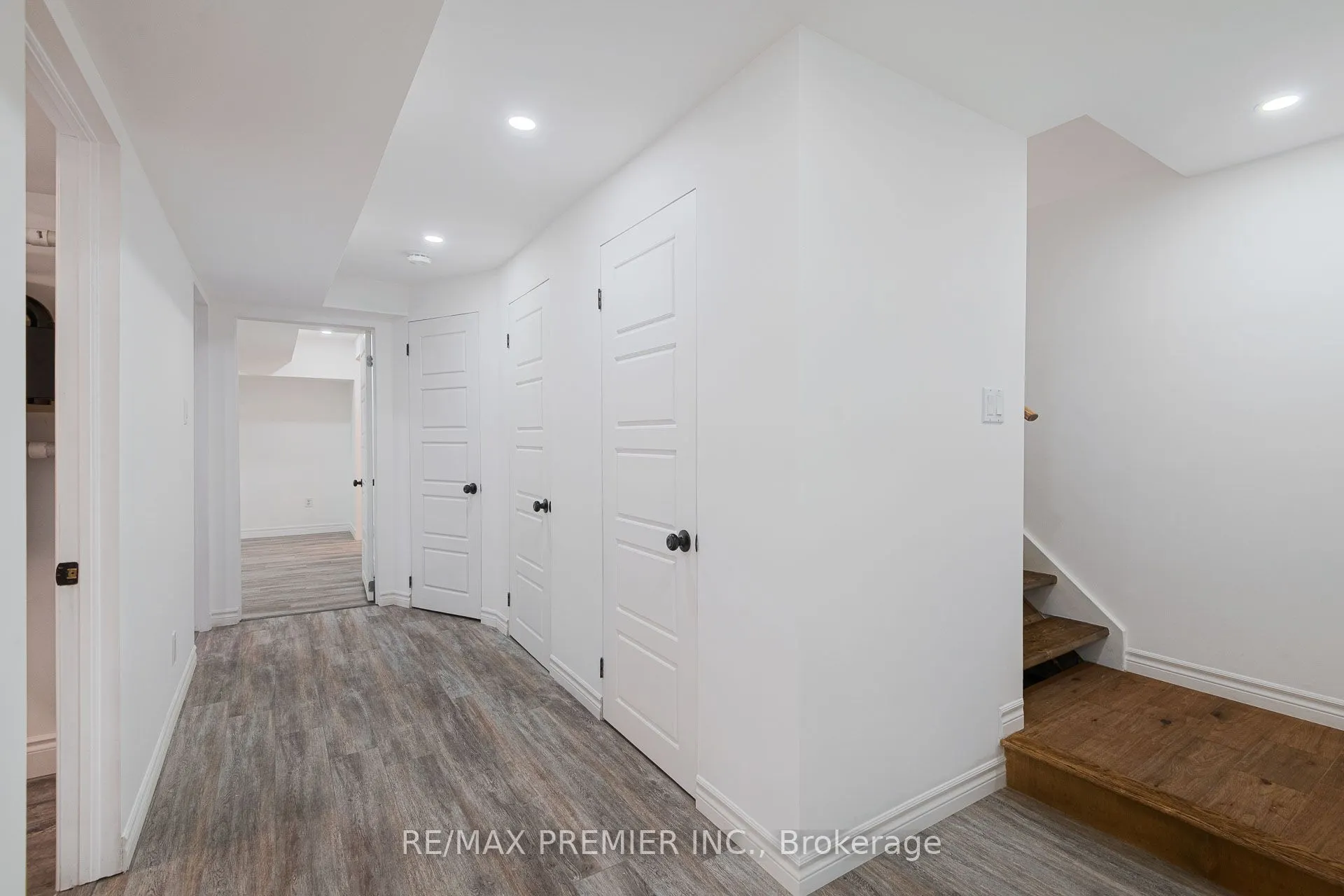 23 Sunbird Boulevard