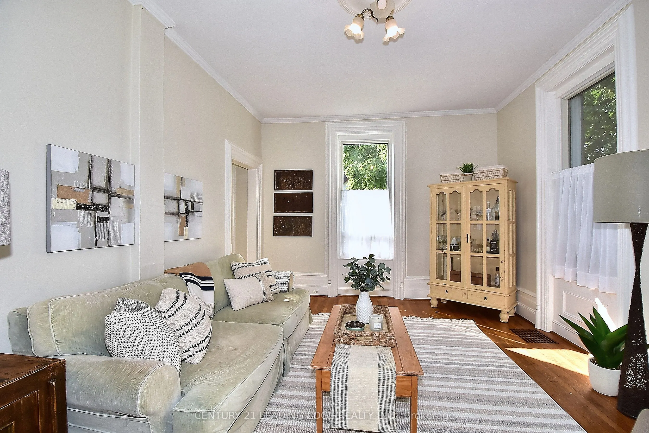 55 Brock Street E