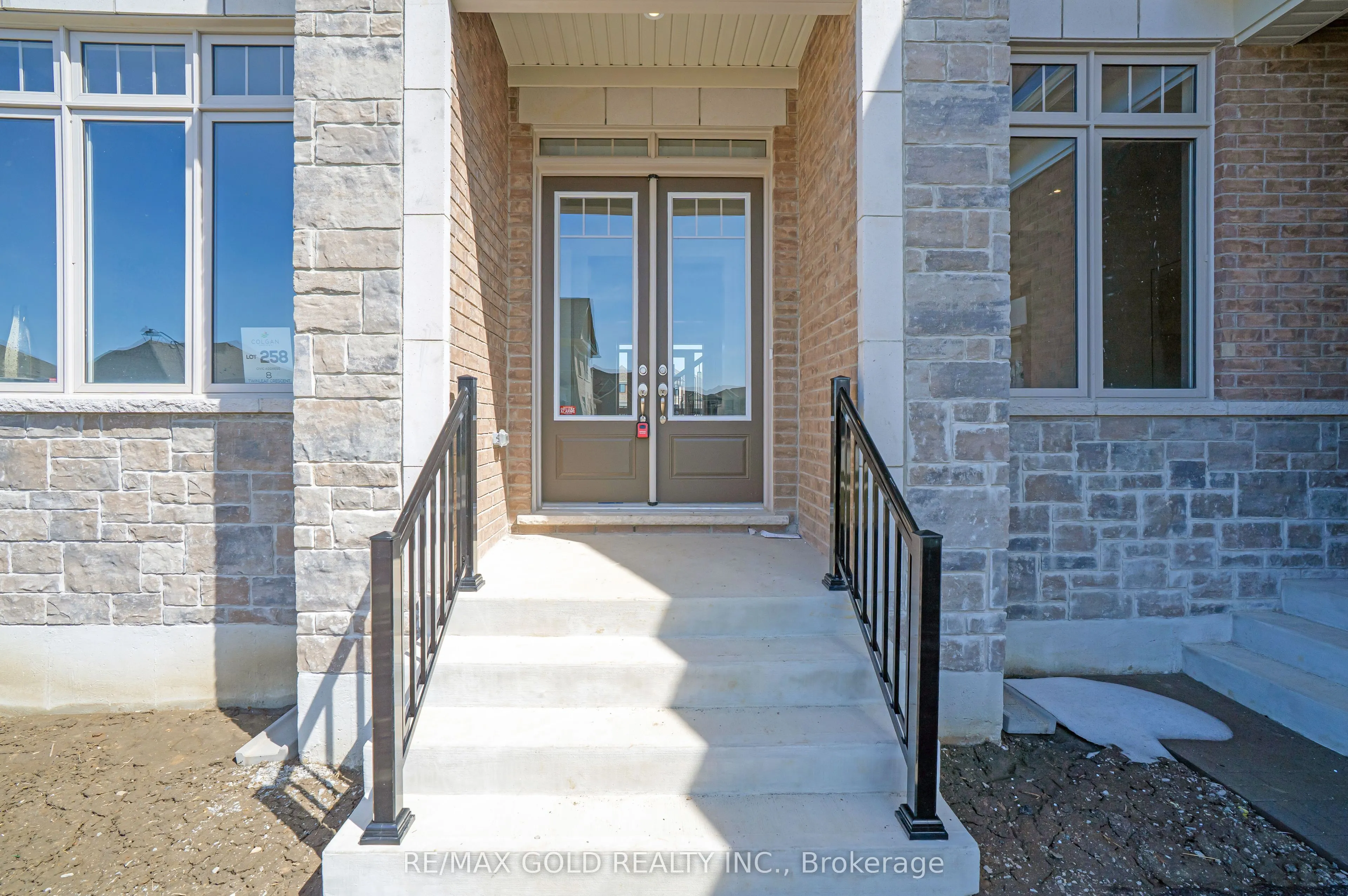 8 Twinleaf Crescent