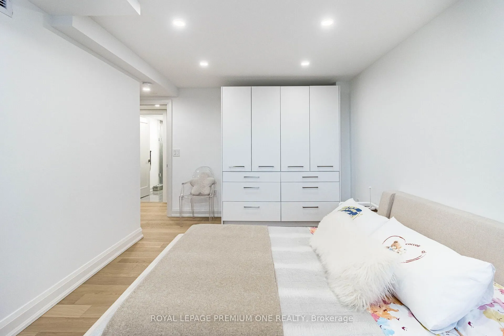 100 Arbors Lane, #207