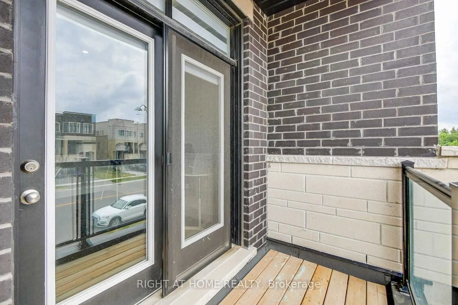 255 Thomas Cook Avenue
