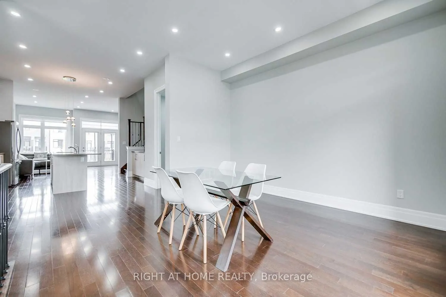 255 Thomas Cook Avenue