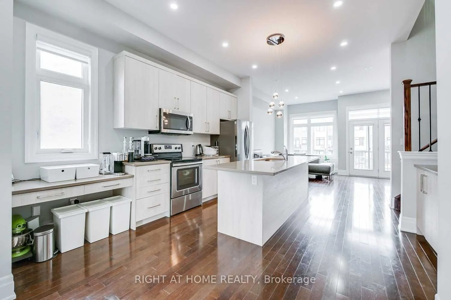 255 Thomas Cook Avenue