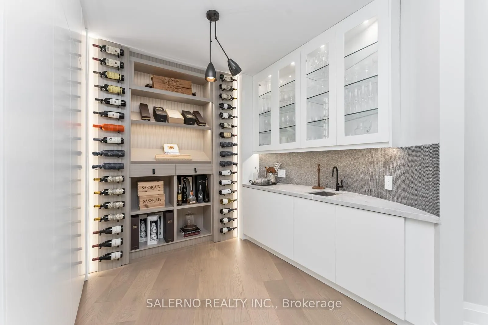 290 Kingscross Drive