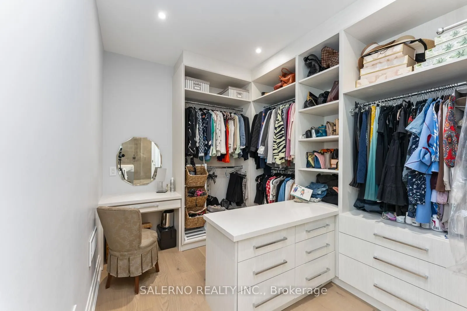 290 Kingscross Drive