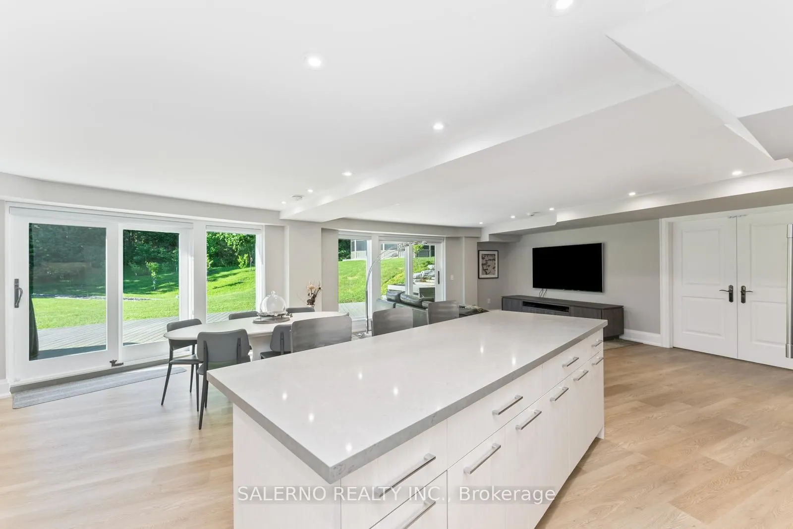 290 Kingscross Drive