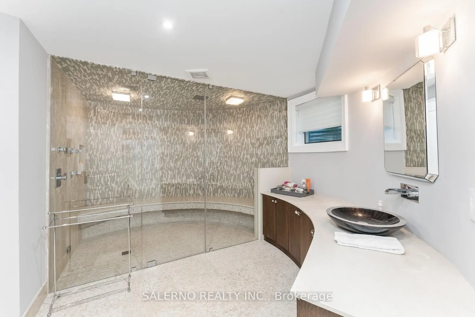 290 Kingscross Drive