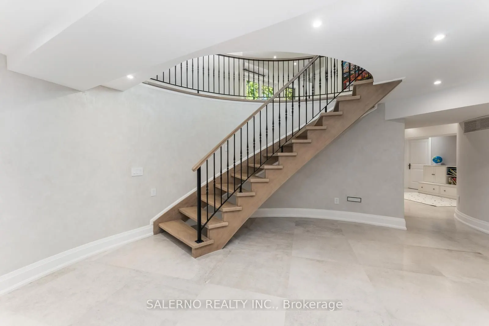 290 Kingscross Drive