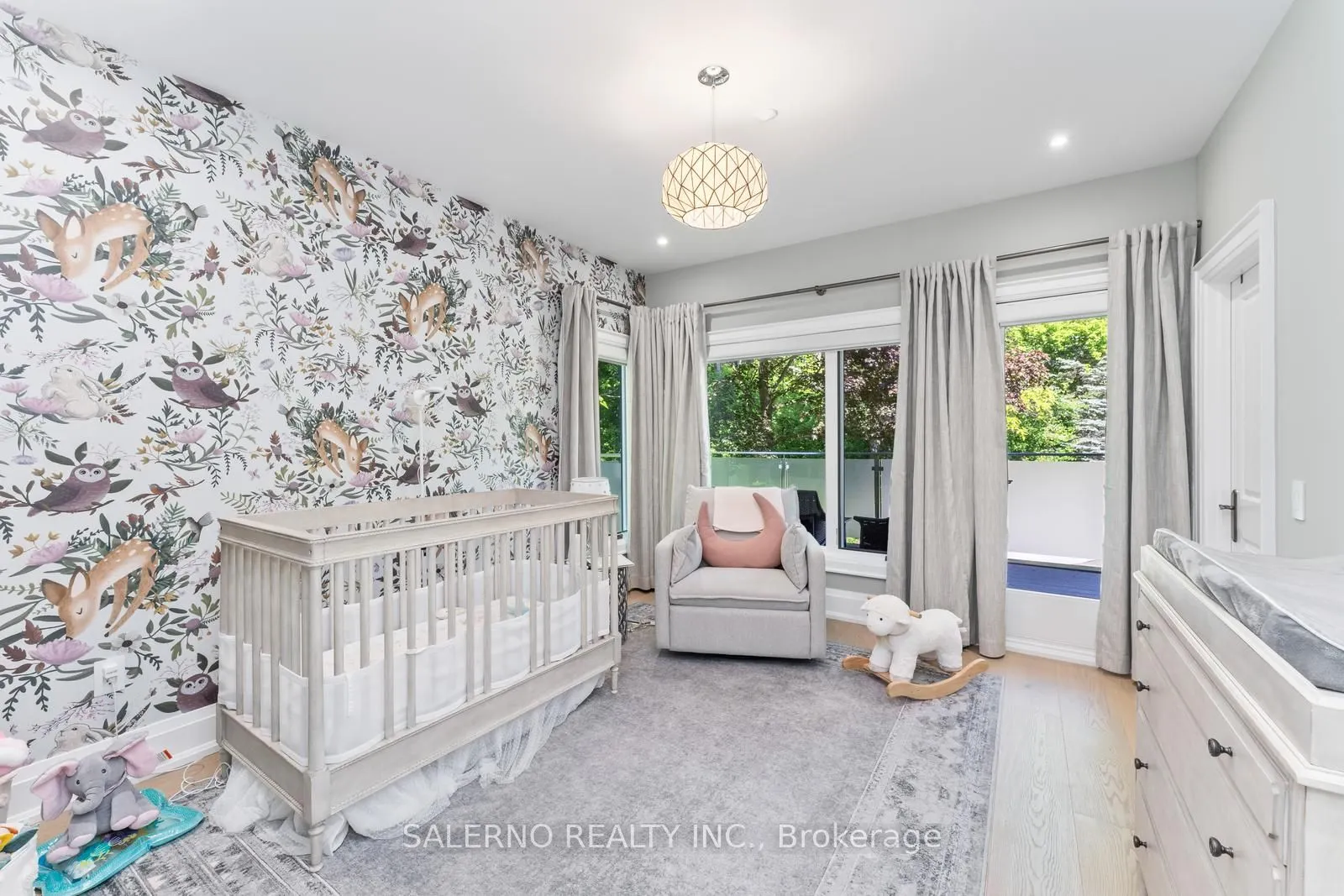 290 Kingscross Drive