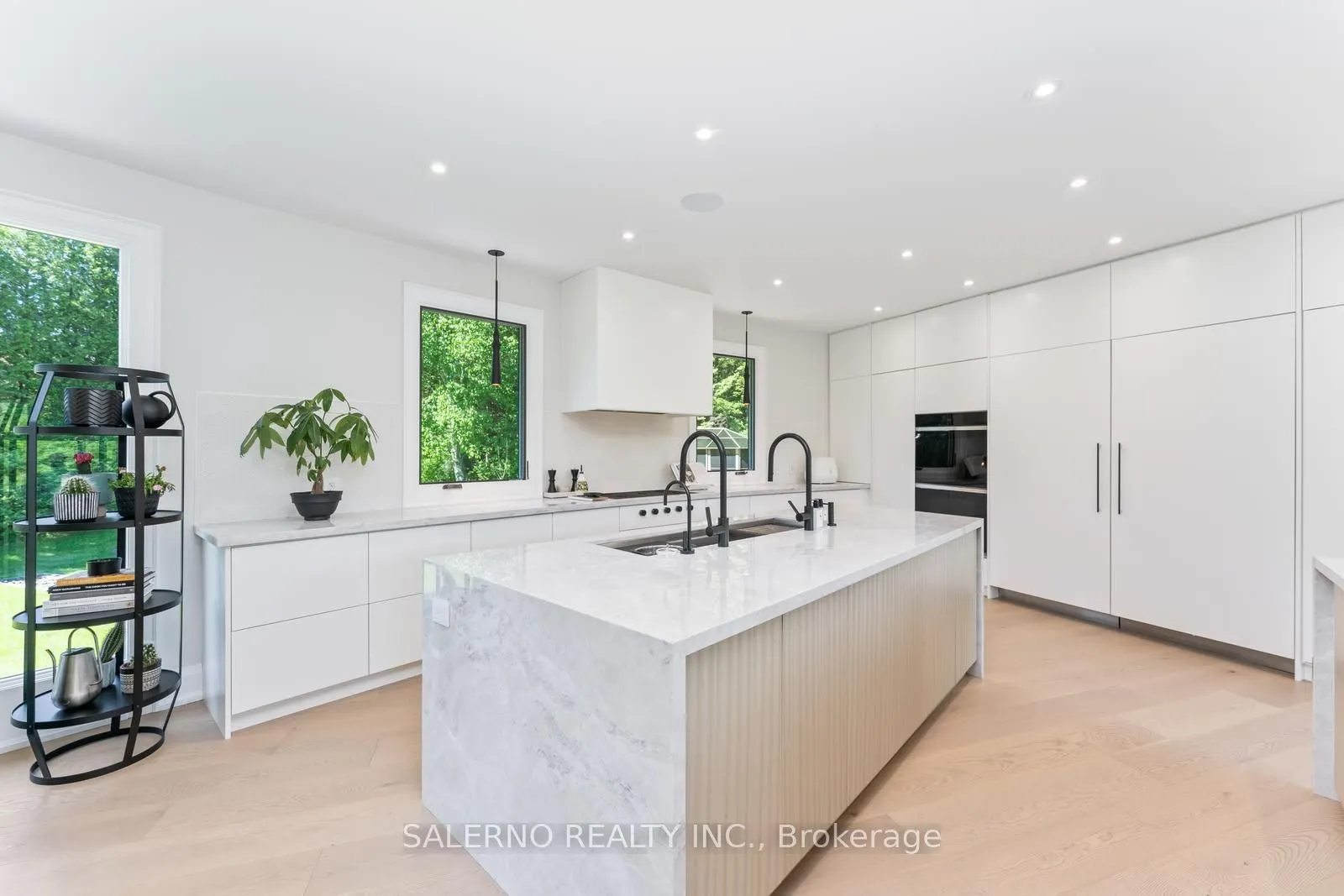 290 Kingscross Drive