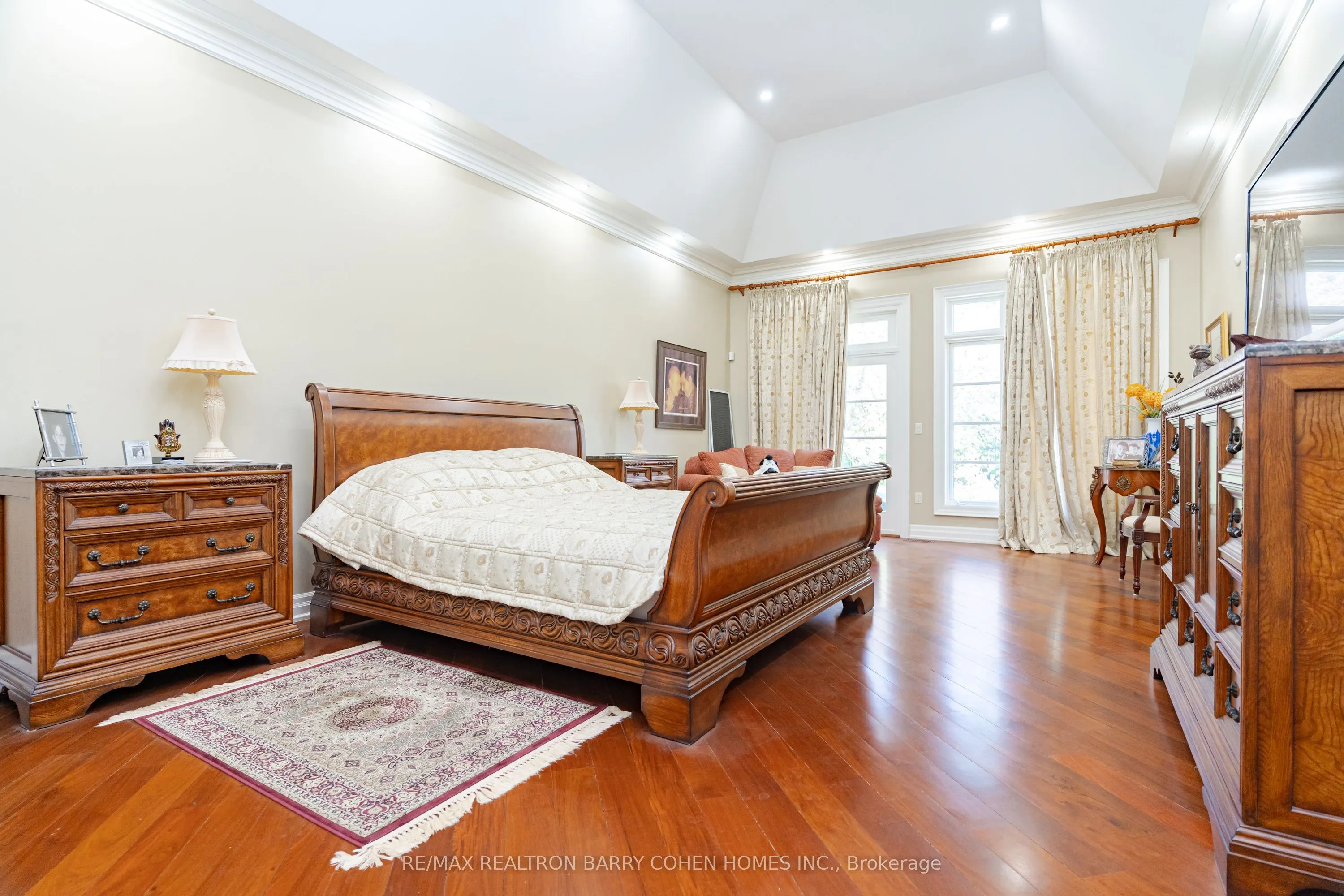 76 Thornridge Drive