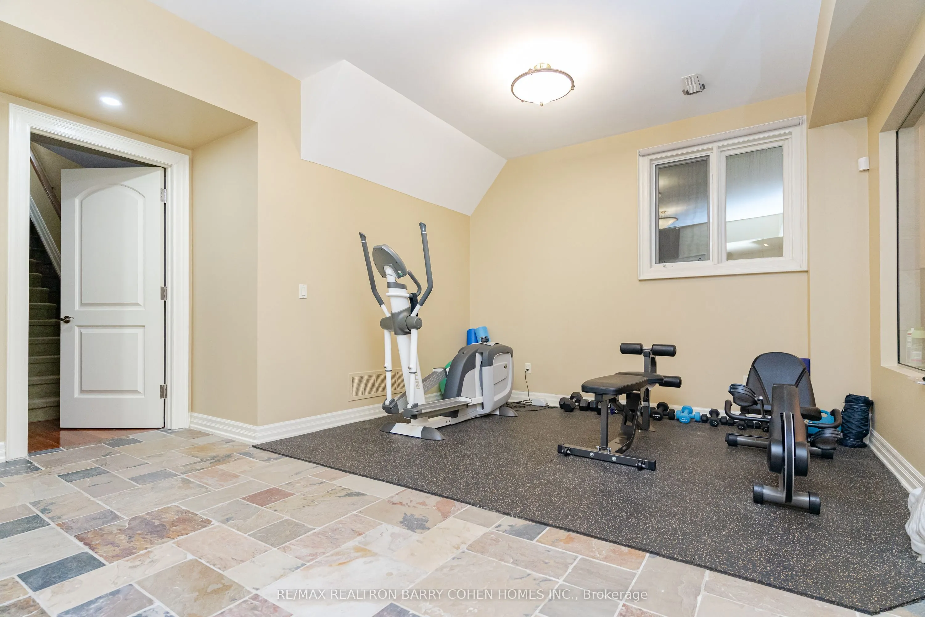 76 Thornridge Drive