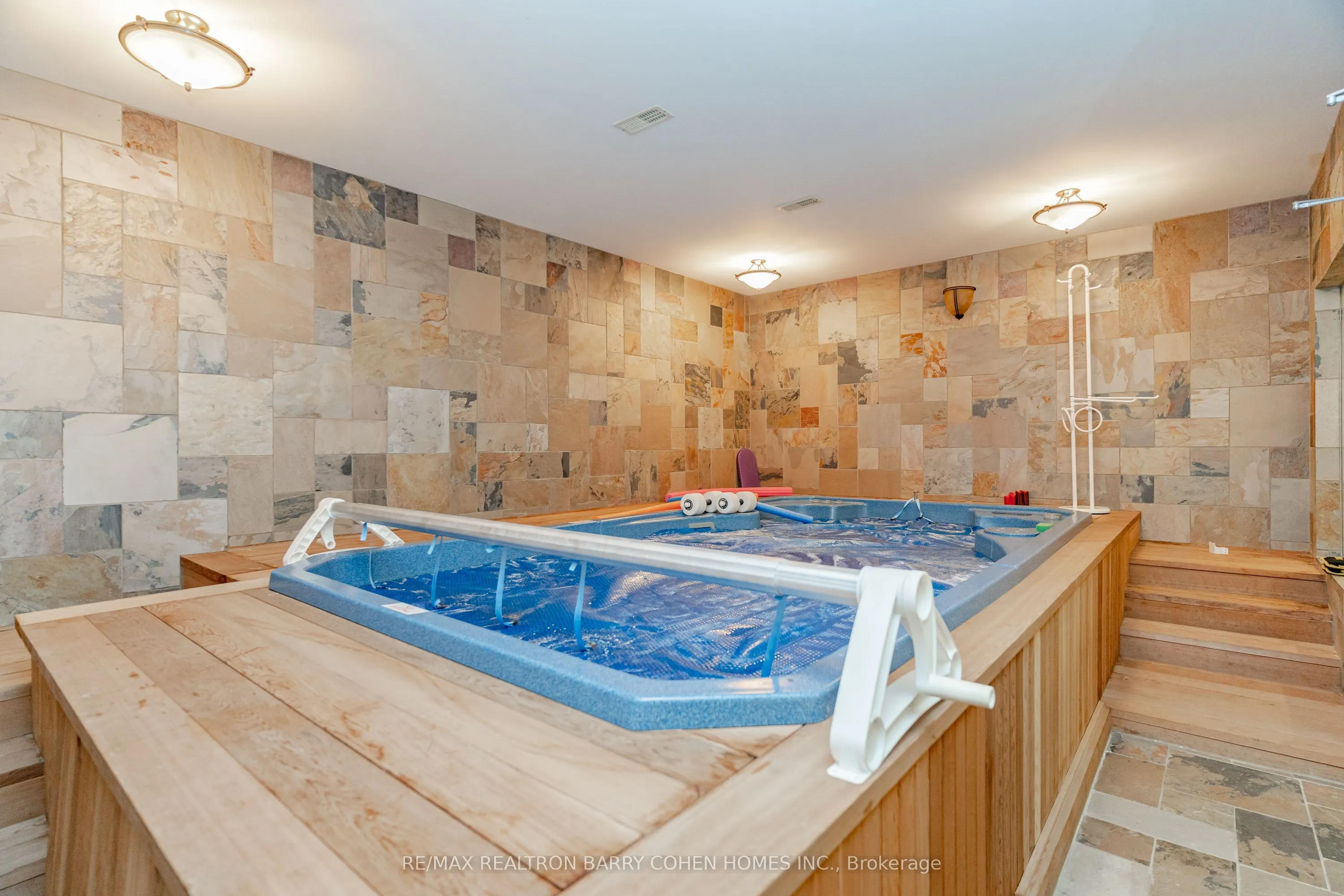76 Thornridge Drive