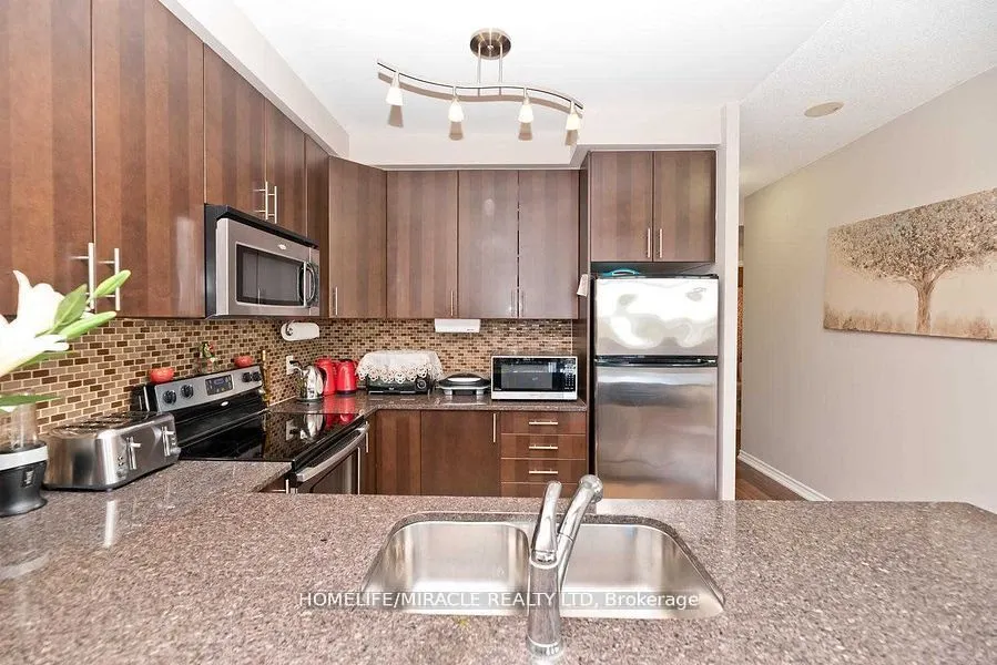 9235 Jane Street, #412