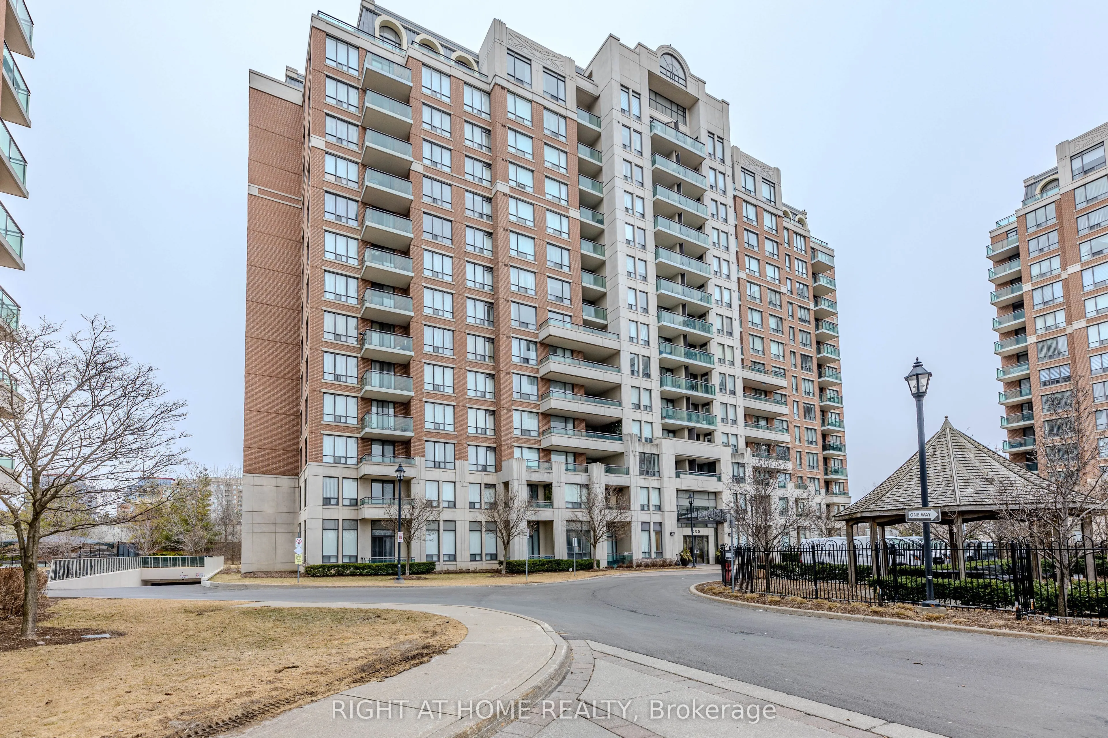 330 Red Maple Road, #801