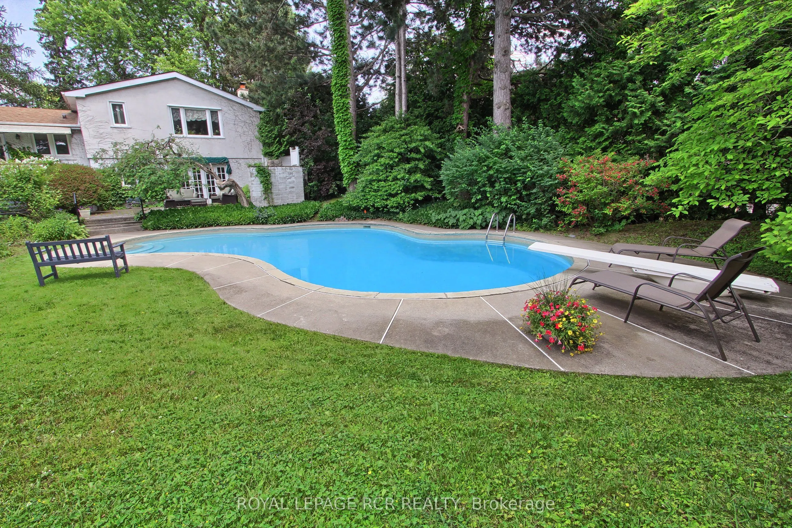 4 Thornlea Court