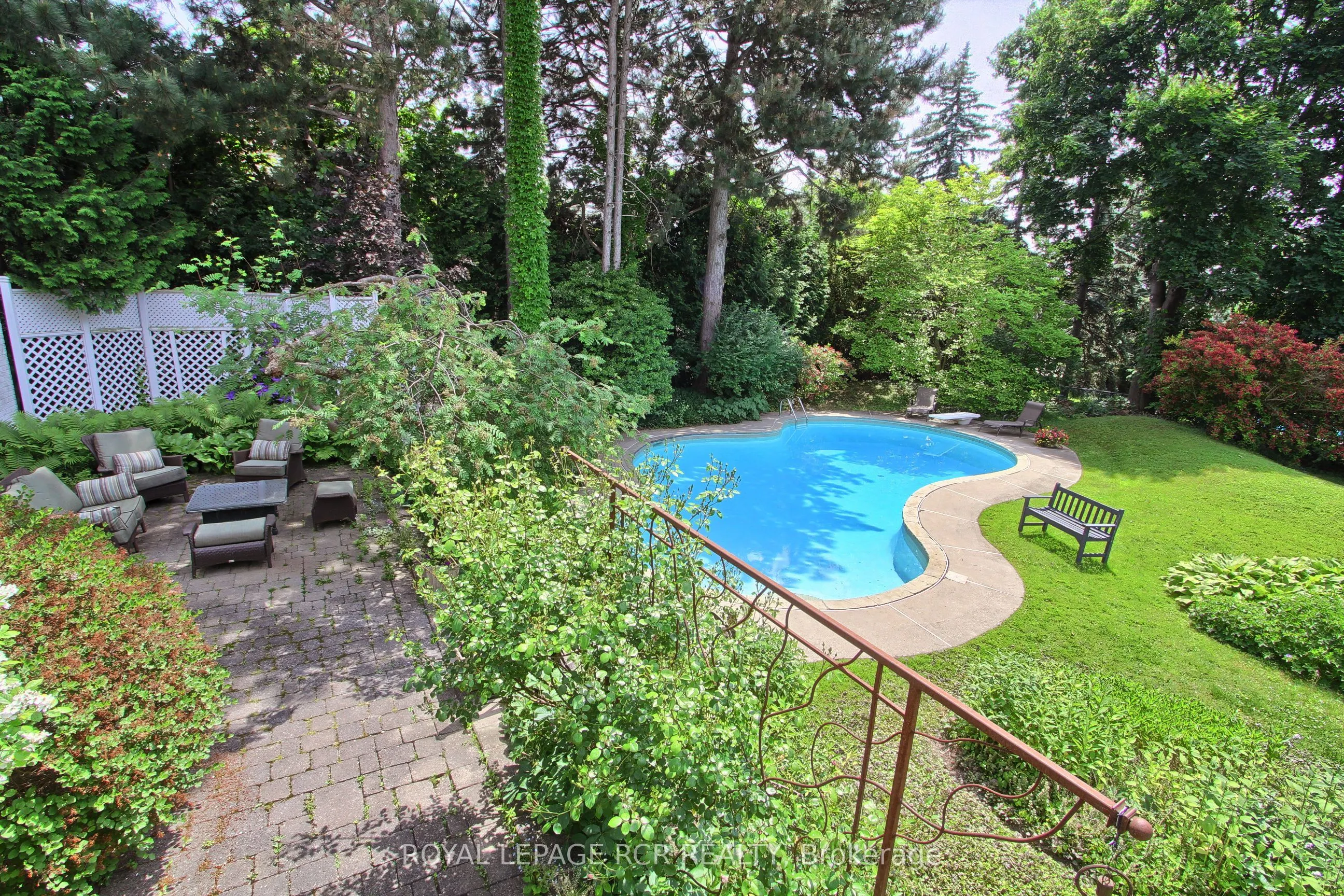 4 Thornlea Court