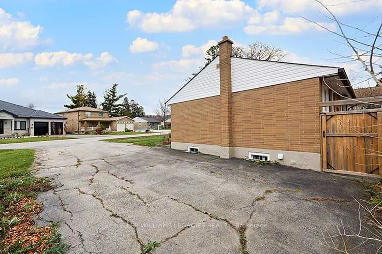 41-B Hurricane Avenue