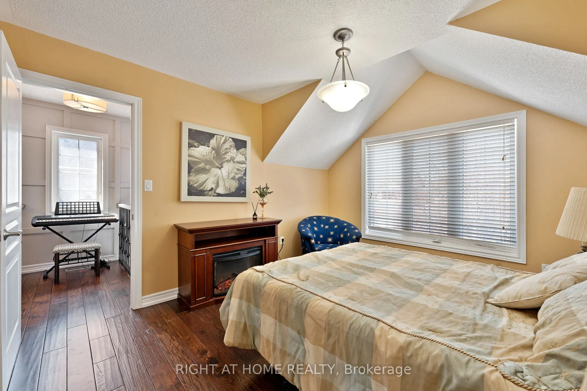 37 Newbridge Avenue