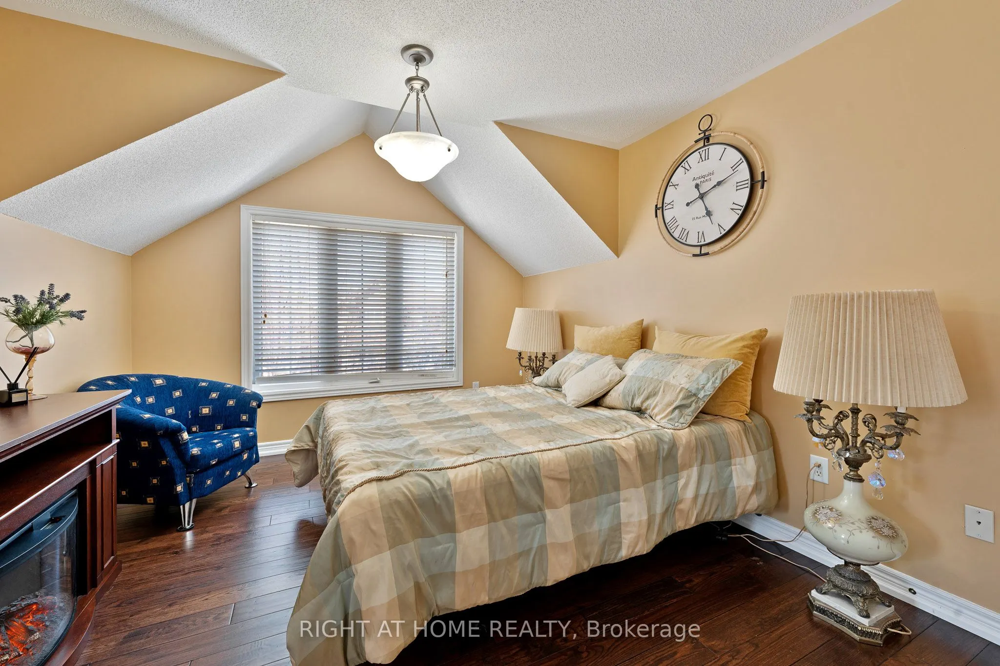 37 Newbridge Avenue