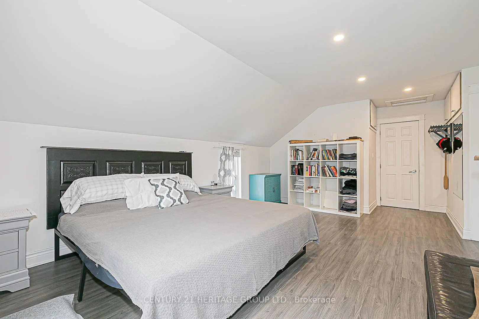 4533 Mount Albert Road